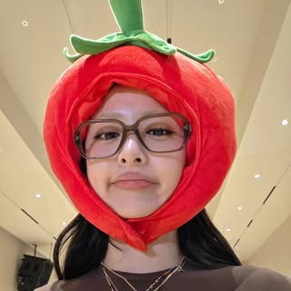 HUH YUNJIN - LE SSERAFIM Main Vocalist